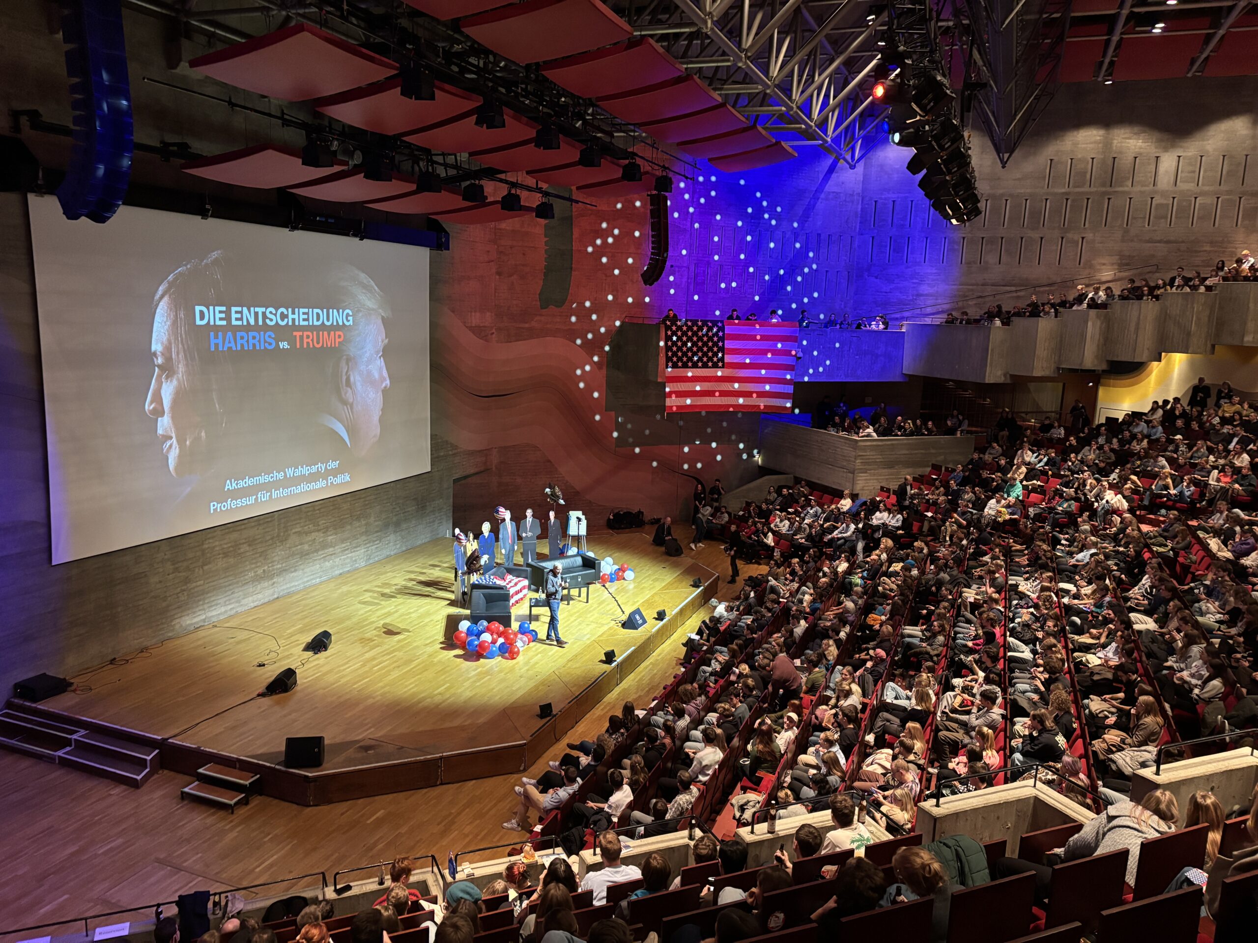 Zum Showdown der US-Wahlen: Die Wahlparty im Audimax