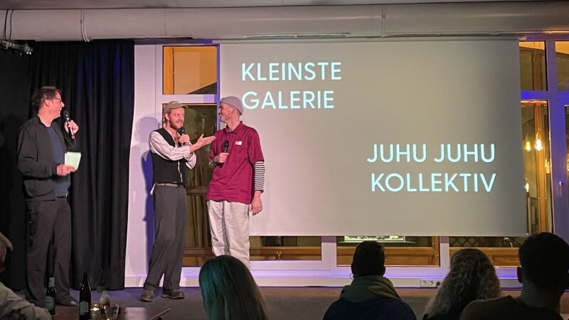 Zwischen Naturstein und Soundmaking – das »Juhu Juhu Kollektiv« eröffnet Ausstellung im Degginger