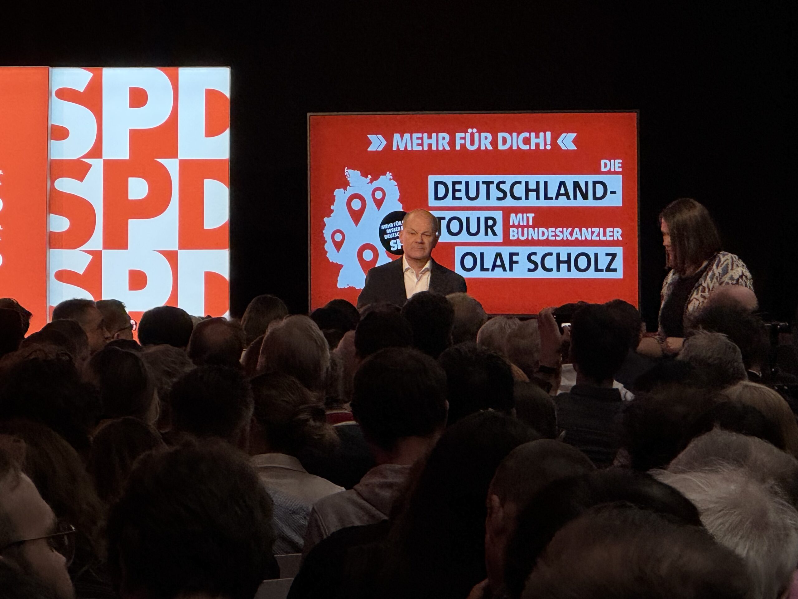 Olaf Scholz im Dialog mit Bürger:innen in Regensburg